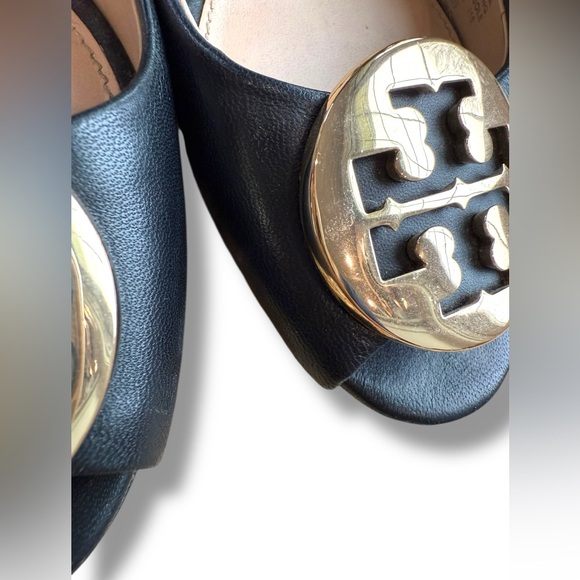 Tory Burch Kara 65mm Wedge Black Gold Soft Leather Peep Toe Heel Size 7.5 - Picture 7 of 14